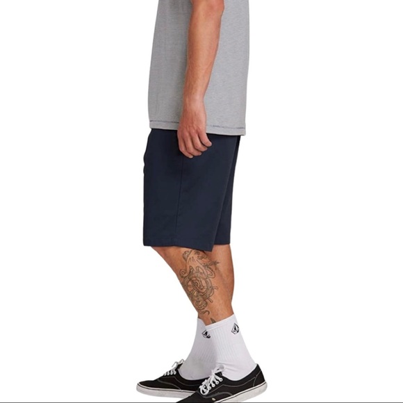 VOLCOM Frickin Stretch Shorts Navy Twill Flat Front Chino Size 32 True to This - Picture 3 of 16